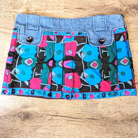 Cusco Barcelona Dresses & Skirts - Cusco Barcelona graphic floral print mini skirt